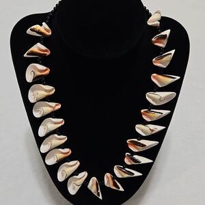 Vintage Luhuanas Conch Shell Necklace